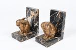 SERRE-LIVRE au Lapins, Paire de bronze sur socle en marbre.