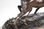 DU PASSAGE, Arthur (1838-1909)
« Lad sanglant une jument ». Bronze...
