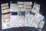 BILLETS de banque (lot d'environ 120) monde dont : Biafra,...