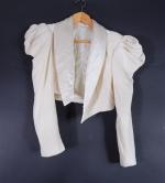 MICHELE ARNAUD. Robe de mariée des années 1960, avec veste,...