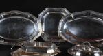 LOT de métal argenté comprenant deux grands plats ovales à...