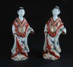 JAPON. "Geichas", deux sujets en porcelaine décor polychrome, 19ème siècle....