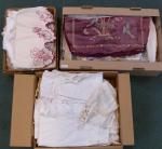 CARTONS (trois) de linge comprenant nappes, napperons, serviettes, broderie asiatique...