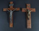 CRUCIFIX (deux) en bronze, l'un doré sur croix en bois...