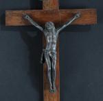 CRUCIFIX (deux) en bronze, l'un doré sur croix en bois...