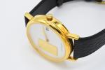 MONTRE bracelet, en métal doré, le cadran circulaire présentant un...