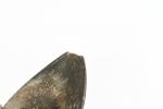 CHINE, XIXème siècle. Paire de coupes libatoires tripodes en bronze...