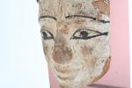 MASQUE de sarcophage égyptien stuqué et peint en blanc et...