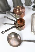 * LOT d'étains et de métal argenté comprenant plats, mesures...