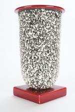 MILET, Paul (Sèvres, XXème). Paire de vases à décor vermiculé...