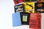 Lot de livres modernes sur les armes.
Expert : M. Gaëtan...