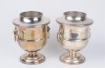 PORTE-BOUTEILLES (paire de) forme urne cylindriques à deux anses anneaux...