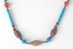 LOT collier de style égyptien composé de perles en faïence...