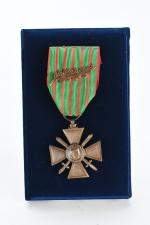 DECORATIONS MILITAIRES (lot de 6) encadrées dont : Légion d'Honneur...