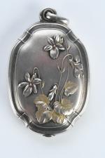 PENDENTIF "Miroir", décor floral. Epoque Art Nouveau. H. 7 cm