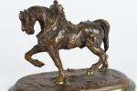 ECOLE XIXème siècle. "Cheval de trait harnaché à l'anglaise", bronze...