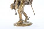 RICHEFEU, Charles (1868-1945). «Dragon s'apprêtant à seller son cheval», bronze...