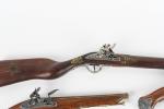 LOT de reproductions d'armes à feu anciennes, silex, comprenant un...