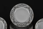 BERNARDAUD, modèle Alençon - Service d'assiettes en porcelaine comprenant 24...