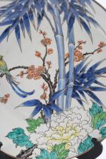 JAPON vers 1900 - Deux plats en porcelaine à décor...