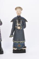 CHINE, (vers 1900). Paire de statuettes en porcelaine polychrome à...