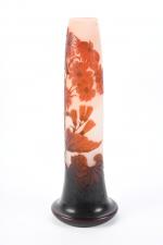 GALLÉ - Vase en verre multicouche dégagé à l'acide, décor...