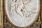 DANBIERE, JP (XIXème siècle). Vénus et l'Amour. Médaillon en marbre,...