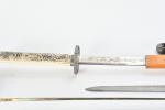 ARMES (lot d') blanches, reproductions modernes : cinq épées, deux...