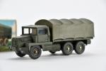 DINKY TOYS - Cinq véhicules militaires dont : Berliet Gazelle,...