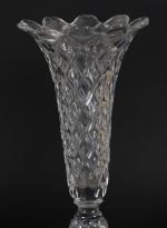 VASES (paire de) cornets en verre taillé, bordure polylobée, 19ème...