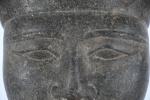 TETE égyptienne au large sourire provenant d'une statue ou d'un...