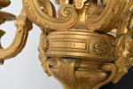 GARNITURE de CHEMINEE (importante) en bronze richement ciselé et doré...