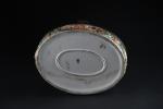 COFFRET ovale en céramique à décor en relief polychrome d'une...