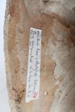 ACROTERE en céramique avec inscription grecque. Grèce, XIXème s. Accidents,...