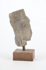 ASIE (moderne). "Divinité", deux têtes en pierre reconstituée, sculptée et...