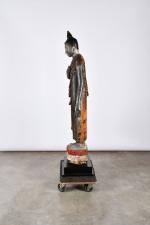 ASIE (moderne). "Divinité en pied", statue en bois sculpté polychrome....