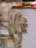 VASE en marbre de forme balustre, décor en relief, 19ème...