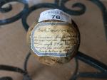 BOULE en bois, porte une étiquette "Boule trouvée en 1962...