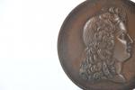 MEDAILLE en bronze au profil de Louis Alexandre de Bourbon,...