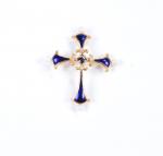PENDENTIF forme croix en or jaune 18k émaillé bleu et...