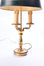 LAMPE bouillotte (petite) en bronze et tôle. H. 51,5 cm