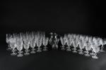 MILLET service en cristal taillé composé de douze verres à...