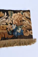 AUBUSSON, XVIIIème siècle. Deux fragments de bandeaux de tapisserie, décor...