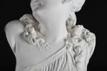 CARRIER-BELLEUSE, Albert Ernest (1824-1887). Buste de Flore. Biscuit sur piédouche....