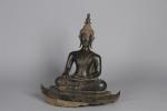 LAOS (17ème). Statuette de bouddha Maravijaya en bronze à patine...