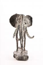 REINHAREZ Magdalena (1924-2012), Éléphant, sculpture en bronze à patine brun-vert...