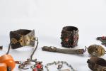 BIJOUX marocains berbères (24 pièces) dont bracelets, colliers, fibules etc.