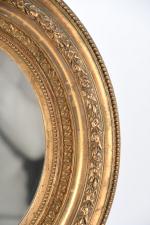 MIROIR ovale en bois et composition dorée, décor de frises...