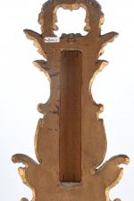 BAROMETRE en bois sculpté et doré. Style Louis XV, XXème...