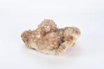 PIERRE (grande) brute améthyste ou quartz blanc. L. 32 cm